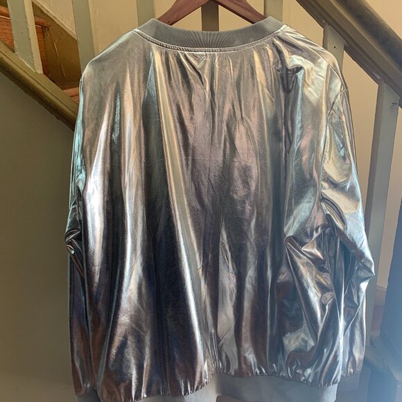 Silver Jacket - Picture 3 of 3